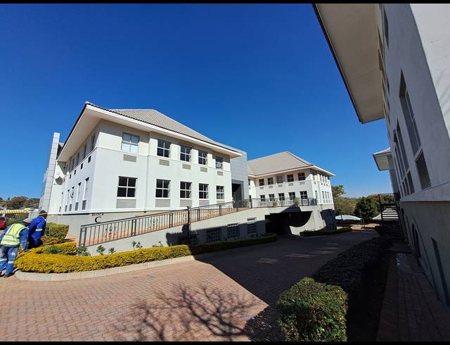 383M² OFFICE TO LET IN HYDE PARK